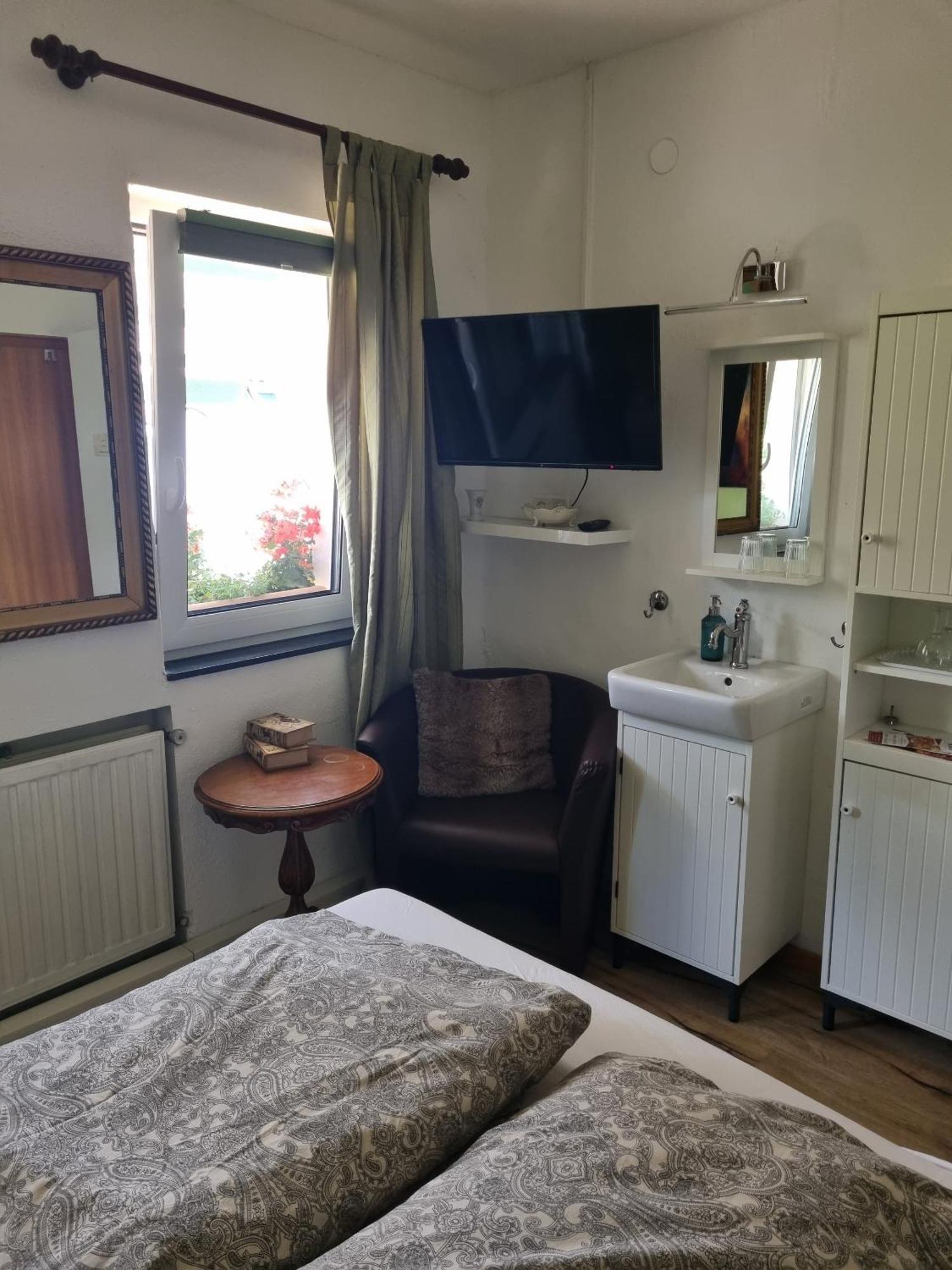 B&B Dressings Traumgarten Kaiserslautern Room photo